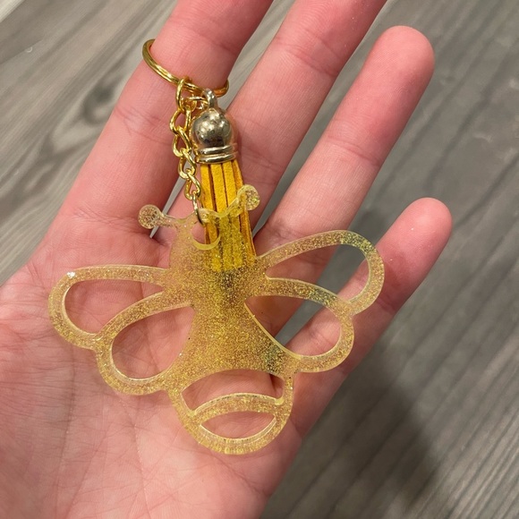 🎉🎉HP🎉🎉 Handmade Bee Keychains - Picture 4 of 9